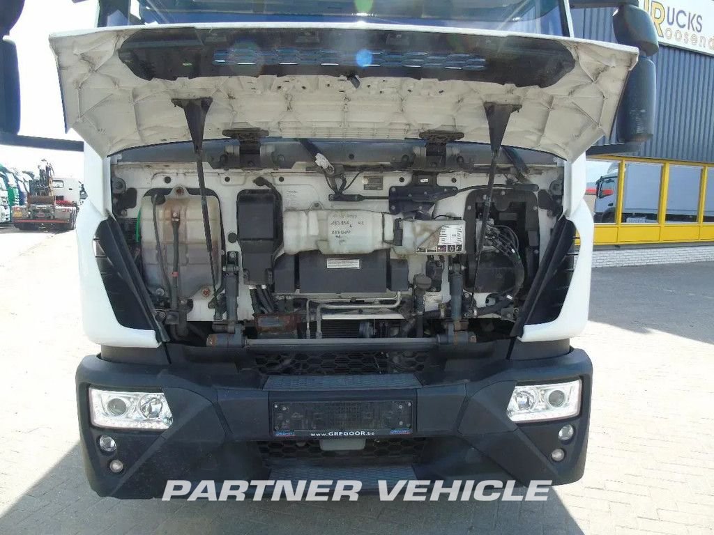 frontLeft : Iveco Eurocargo 120E250 Carroçarias furgão