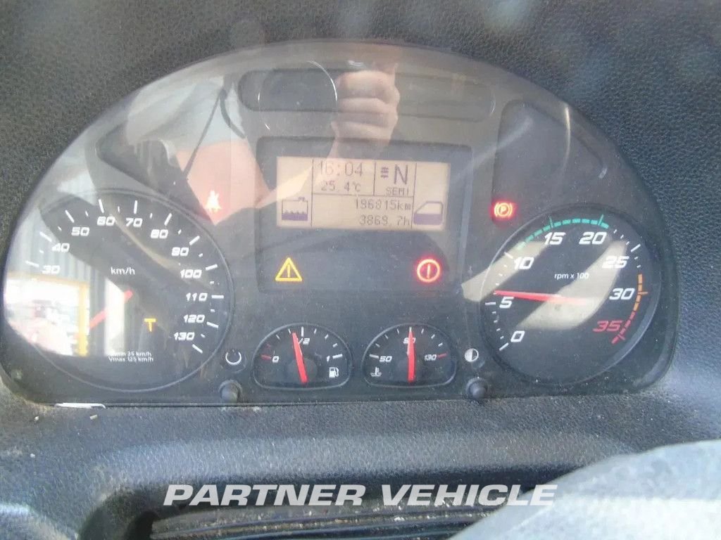 frontLeft : Iveco Eurocargo 120E250 Carroçarias furgão