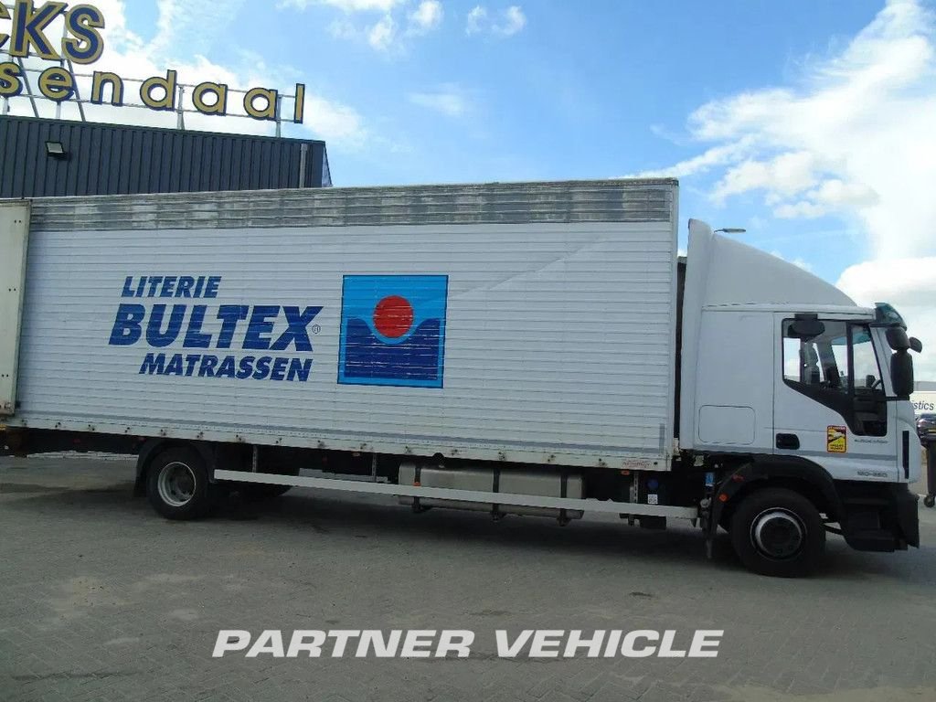 frontLeft : Iveco Eurocargo 120E250 Carroçarias furgão