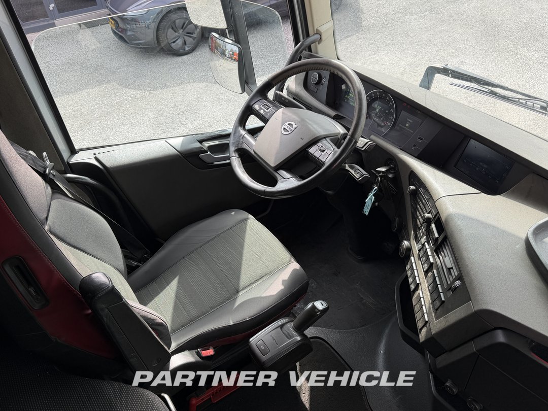 frontLeft : Volvo FH 420 Влекач