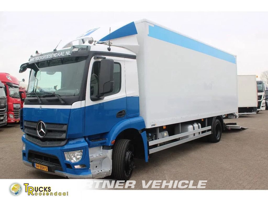Mercedes Antos 1833 4X2  شاحنة الجسم الصندوقي