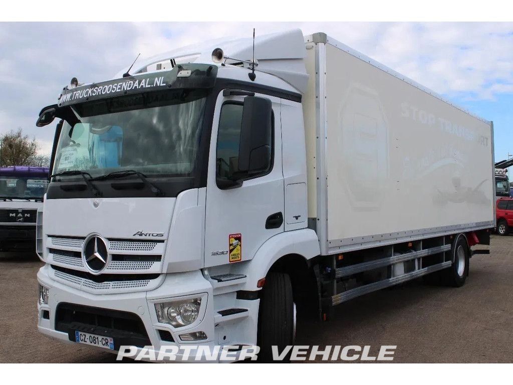 Mercedes Antos 1830 4X2  Karoserije furgona