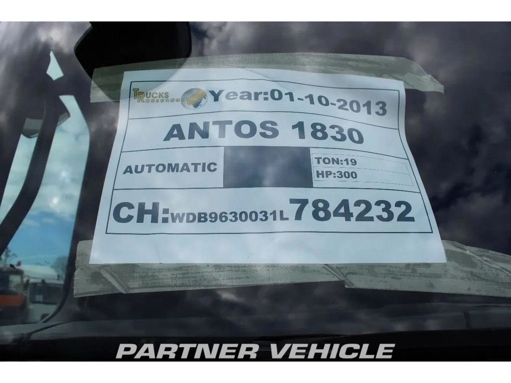 frontLeft : Mercedes Antos 1830 Karoserije furgona