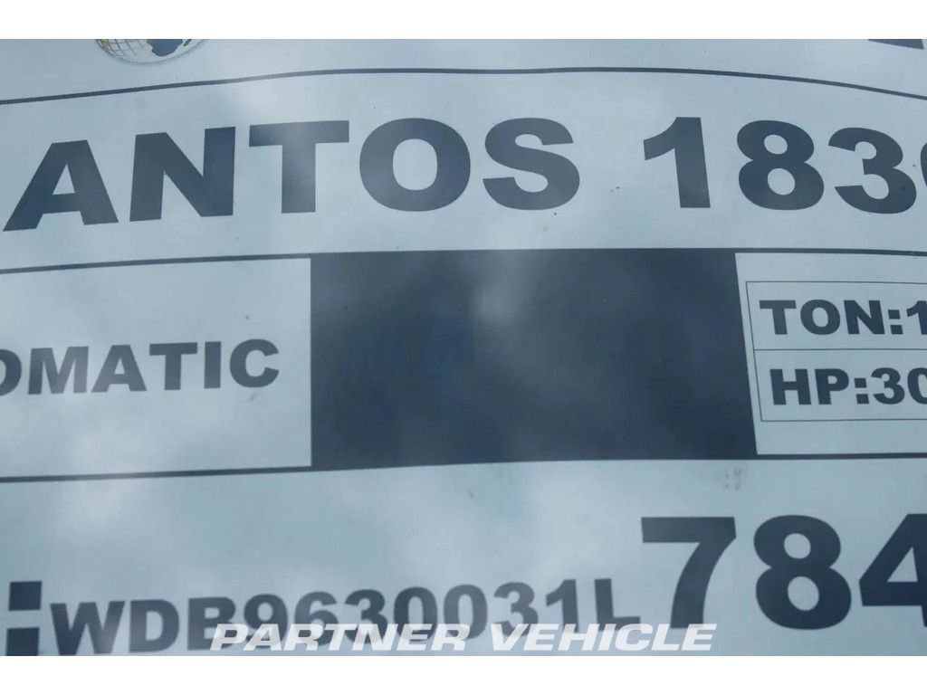 frontLeft : Mercedes Antos 1830 Karoserije furgona