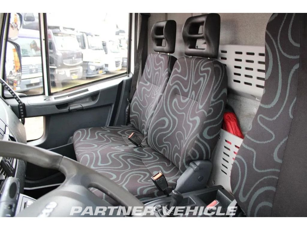 frontLeft : Iveco Eurocargo 160E250 Karoserije furgona
