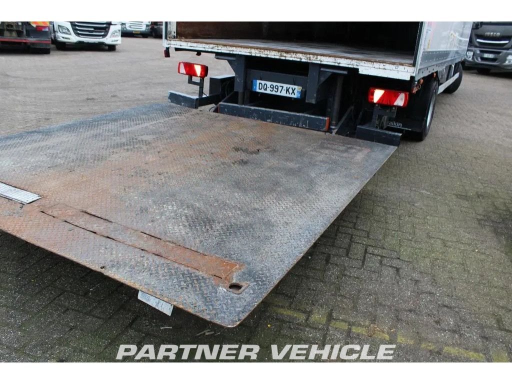 frontLeft : Iveco Eurocargo 160E250 Karoserije furgona