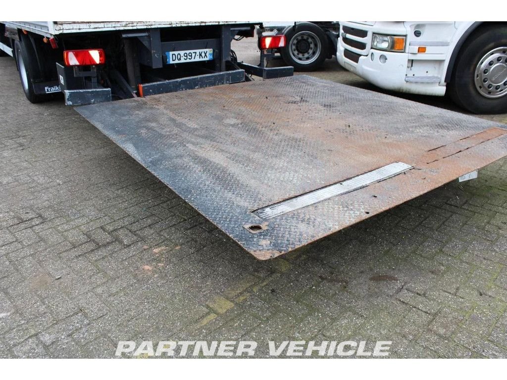frontLeft : Iveco Eurocargo 160E250 Karoserije furgona