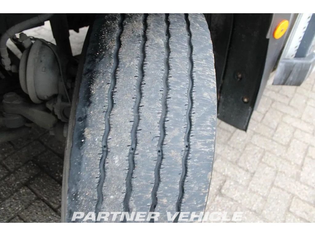frontLeft : Iveco Eurocargo 160E250 Karoserije furgona