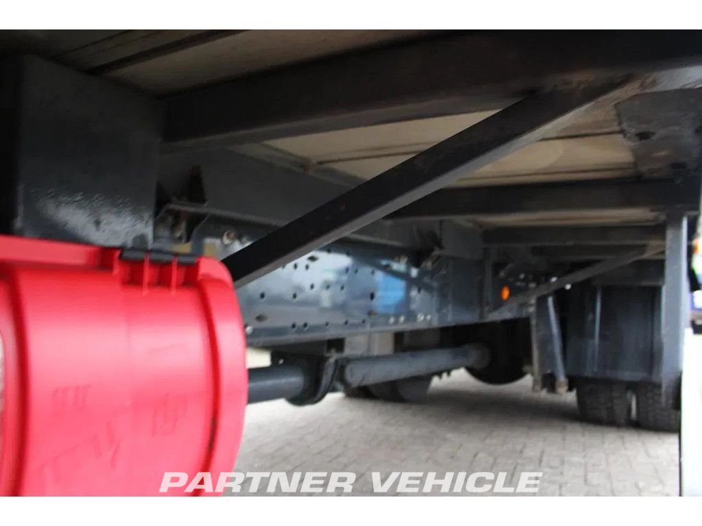 frontLeft : Iveco Eurocargo 160E250 Karoserije furgona