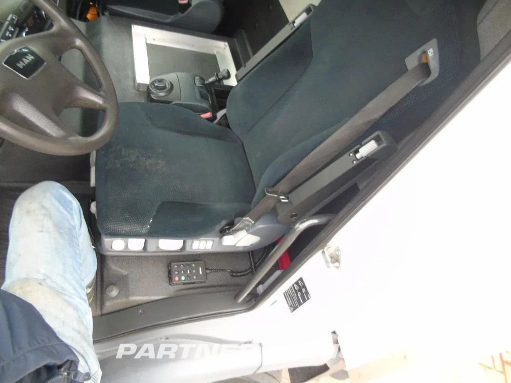 frontLeft : MAN TGM 12.250 Bakwagen