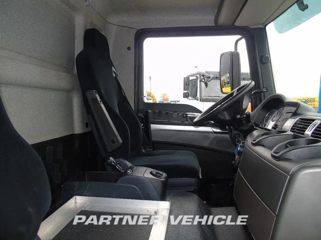 frontLeft : MAN TGM 12.250 Bakwagen