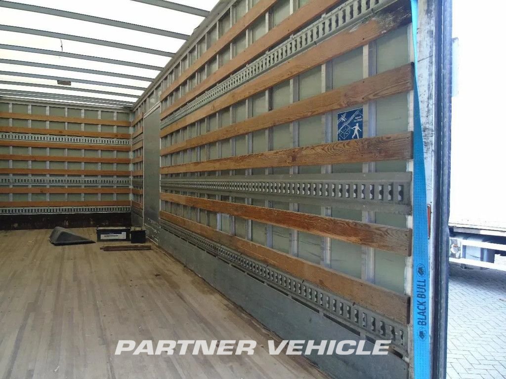 frontLeft : MAN TGL 12.250 Karoserije furgona