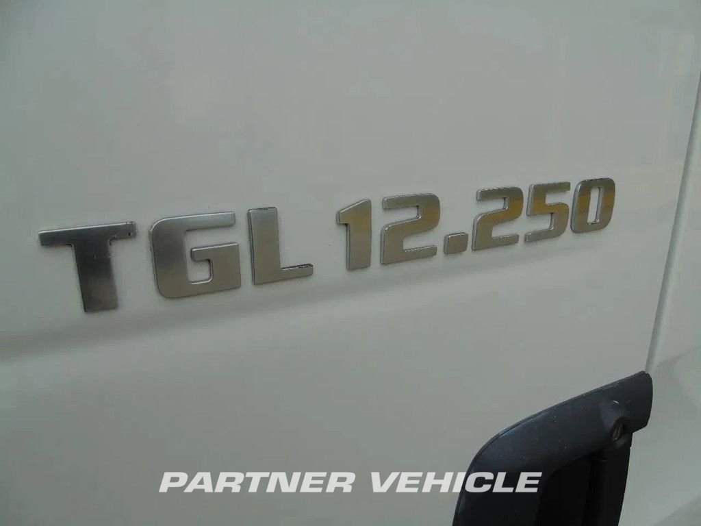 frontLeft : MAN TGL 12.250 Karoserije furgona