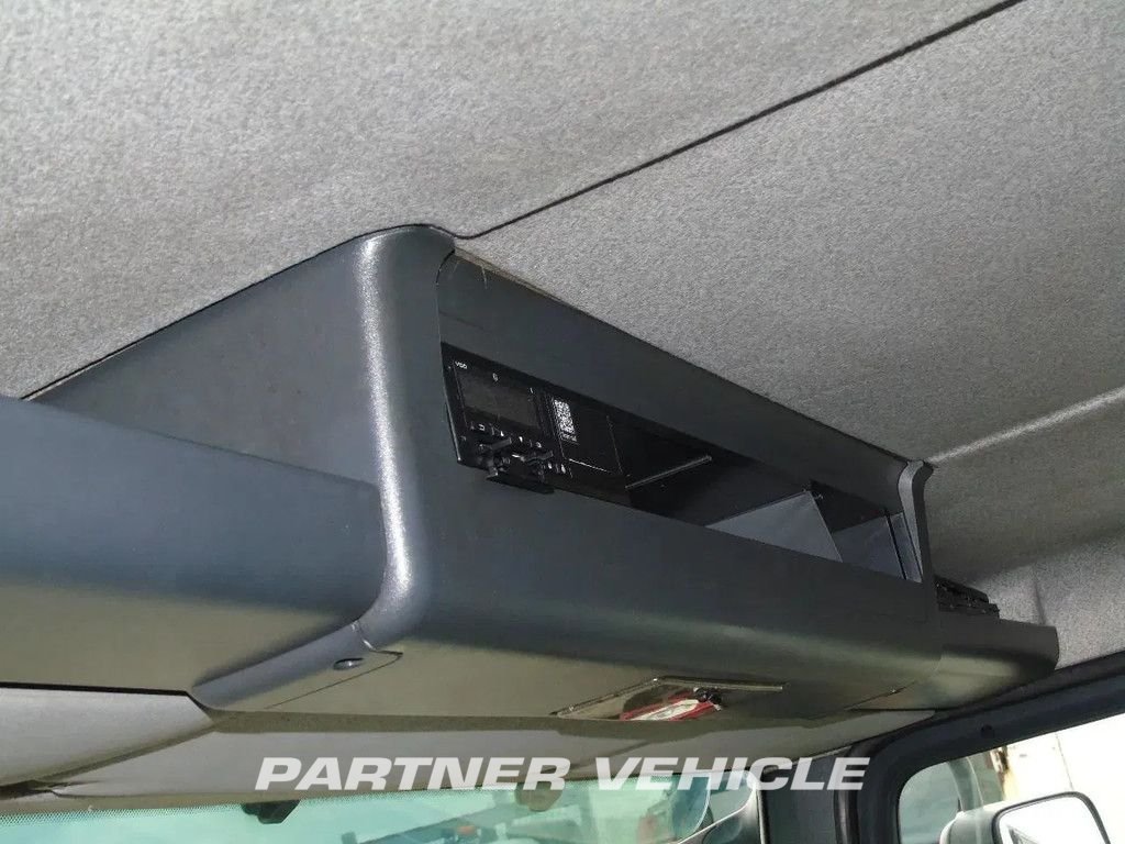 frontLeft : MAN TGL 12.250 Karoserije furgona