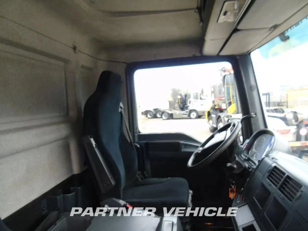 frontLeft : MAN TGL 12.250 Karoserije furgona