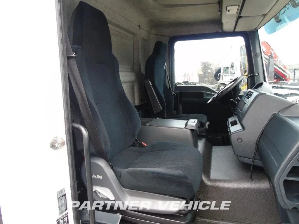 frontLeft : MAN TGL 12.250 Karoserije furgona