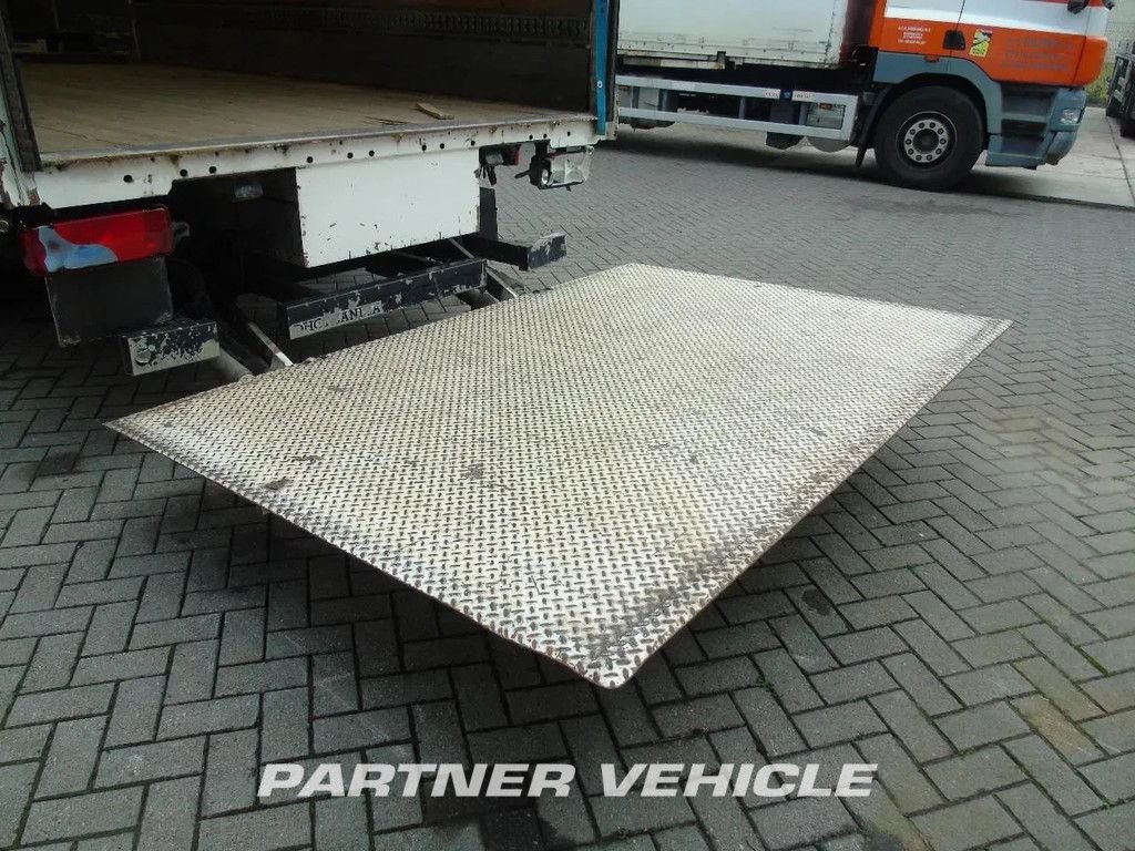 frontLeft : MAN TGL 12.250 Karoserije furgona