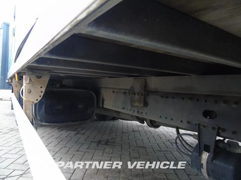 frontLeft : MAN TGL 12.250 Karoserije furgona