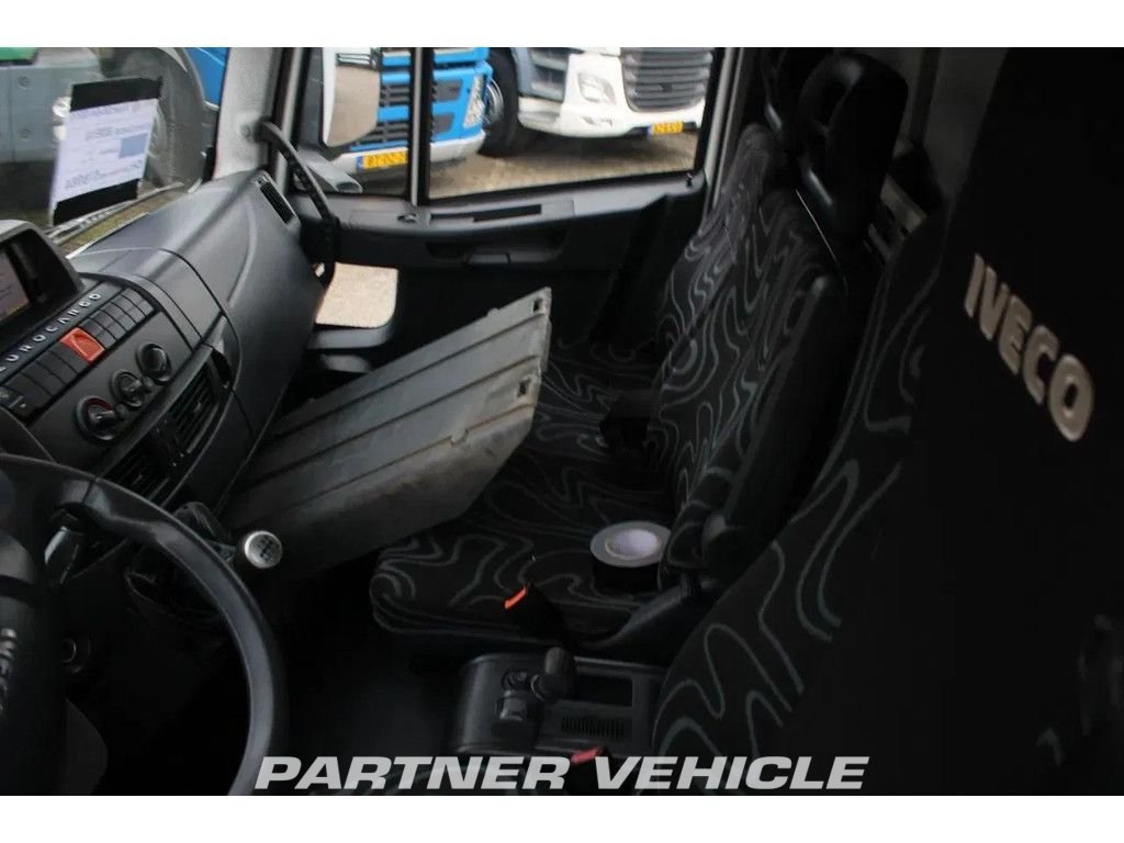 frontLeft : Iveco Eurocargo 80E180 Carroçarias furgão