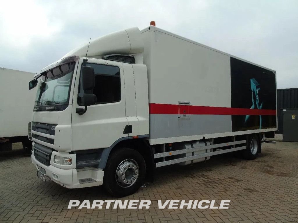 frontLeft : DAF CF65.220 Carrocerías furgónes