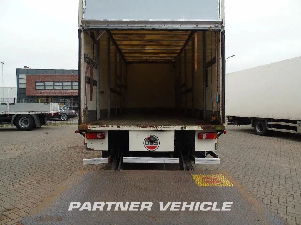 frontLeft : DAF CF65.220 Carrocerías furgónes