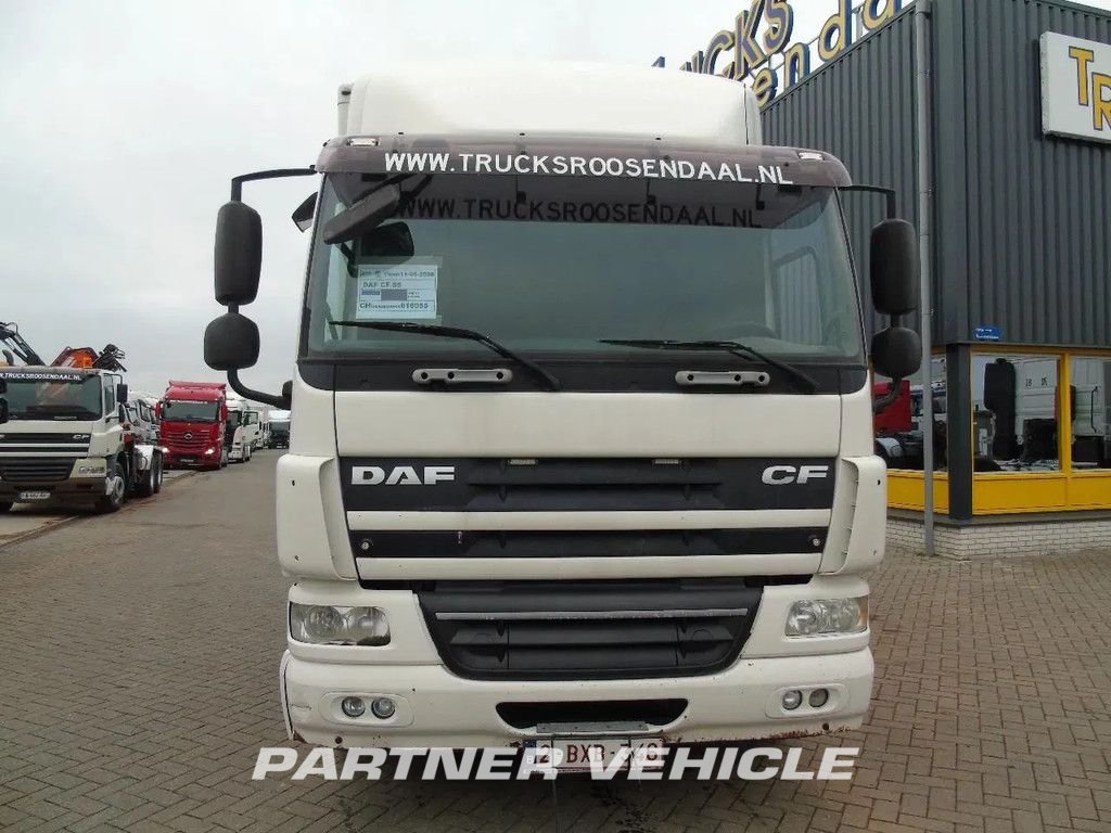 frontLeft : DAF CF65.220 Carrocerías furgónes