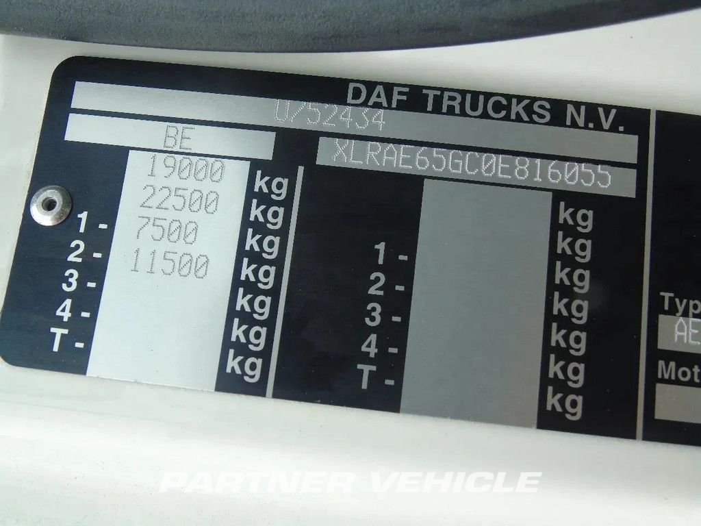 frontLeft : DAF CF65.220 Carrocerías furgónes