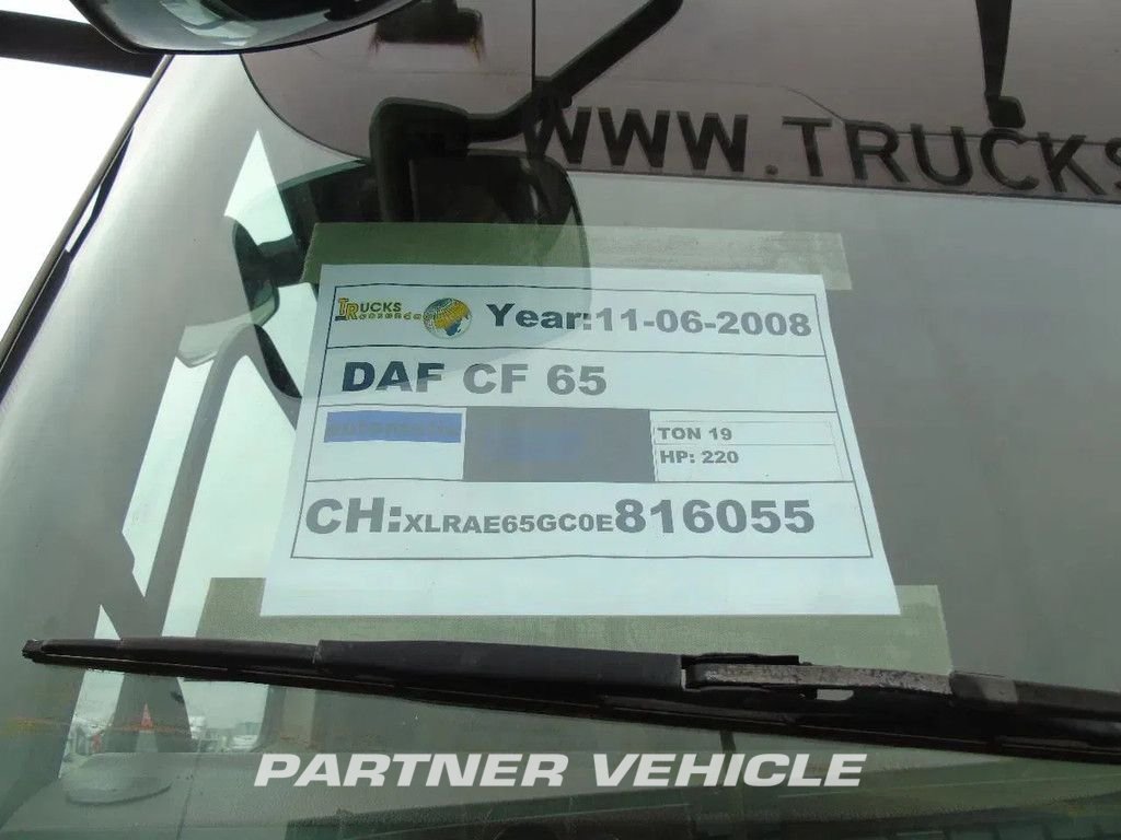 frontLeft : DAF CF65.220 Carrocerías furgónes