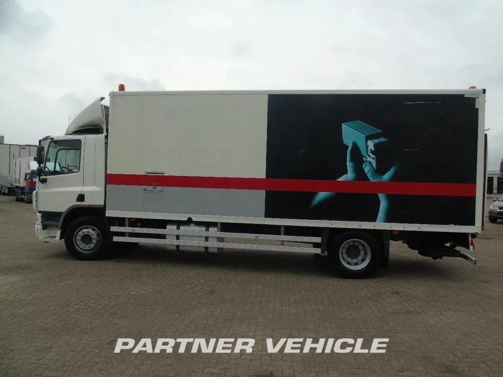 frontLeft : DAF CF65.220 Carrocerías furgónes