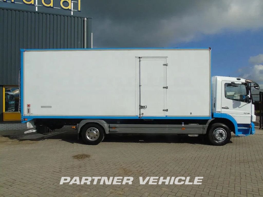 frontLeft : Mercedes Atego 1218 каросерия