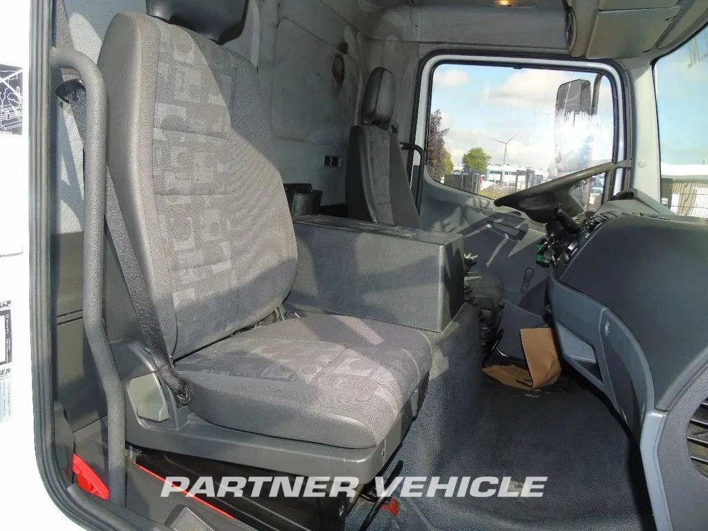 frontLeft : Mercedes Atego 1218 каросерия