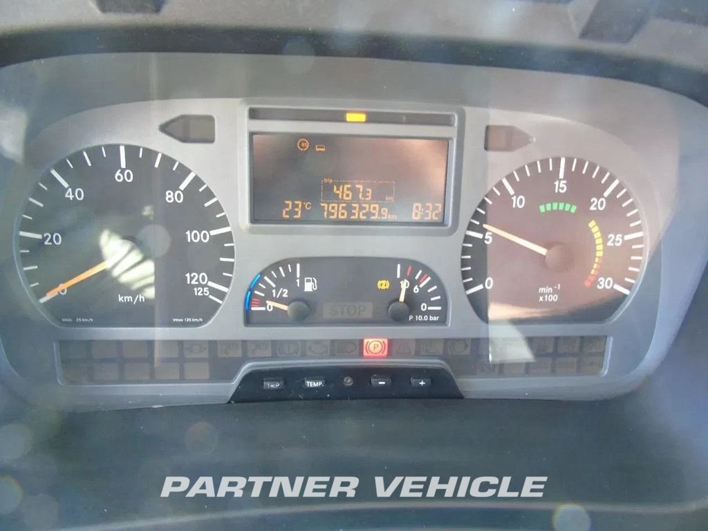 frontLeft : Mercedes Atego 1218 каросерия