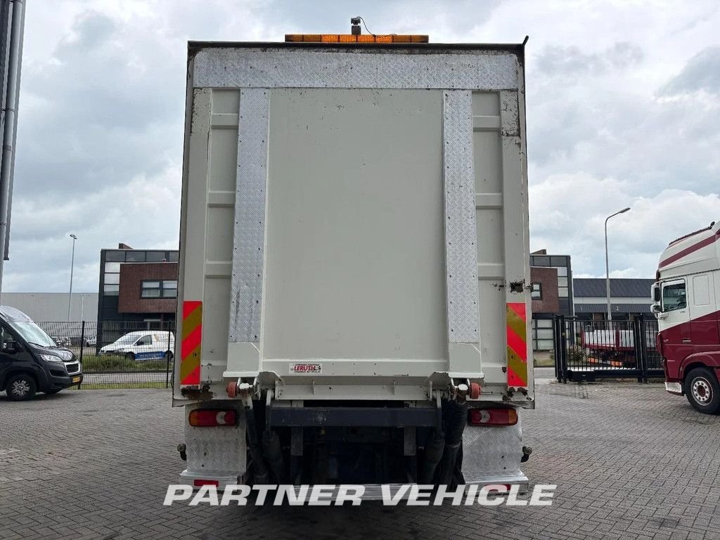 frontLeft : Volvo FL 12 Bakwagen