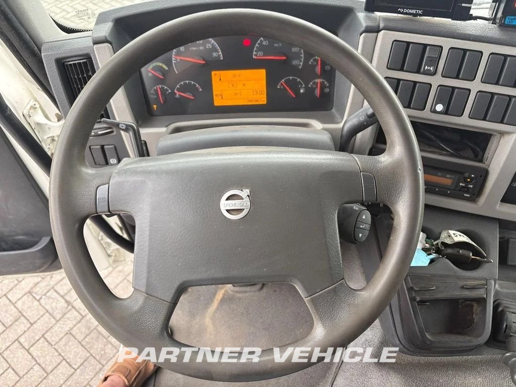 frontLeft : Volvo FL 12 Bakwagen