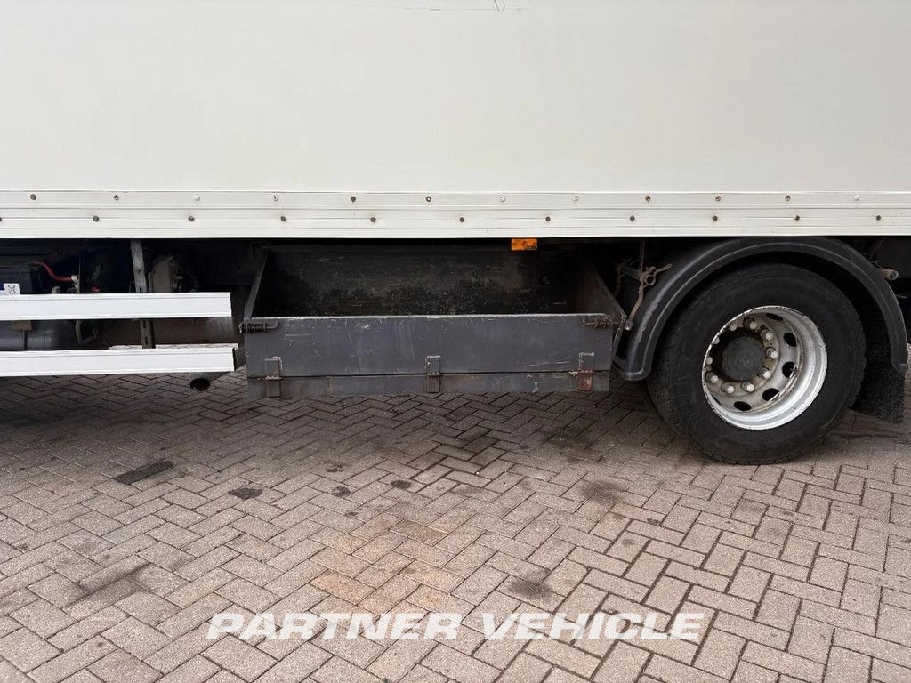 frontLeft : Volvo FL 12 Bakwagen