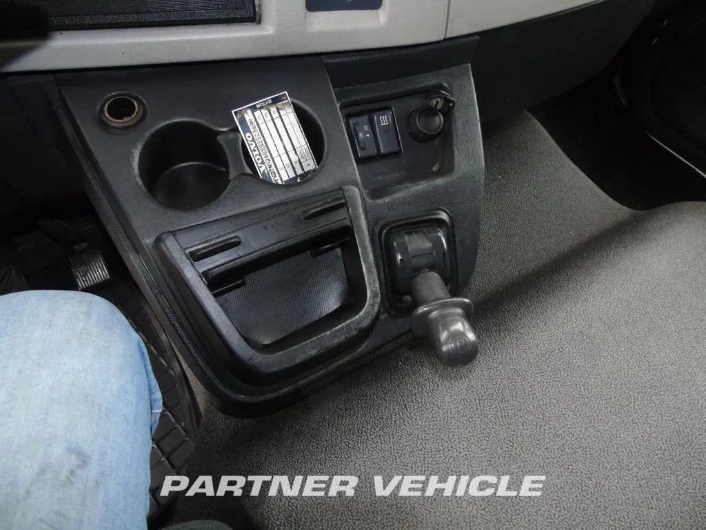 frontLeft : Volvo FL 240 umpikori kuorma-auto