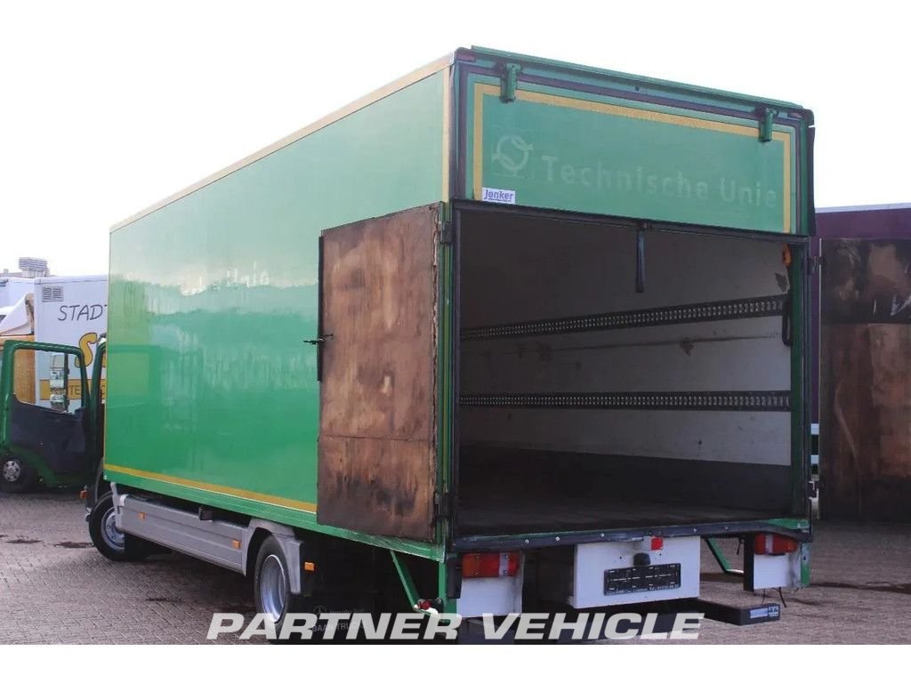 frontLeft : Mercedes Atego 1018 Грузовик с кузовом-фургоном
