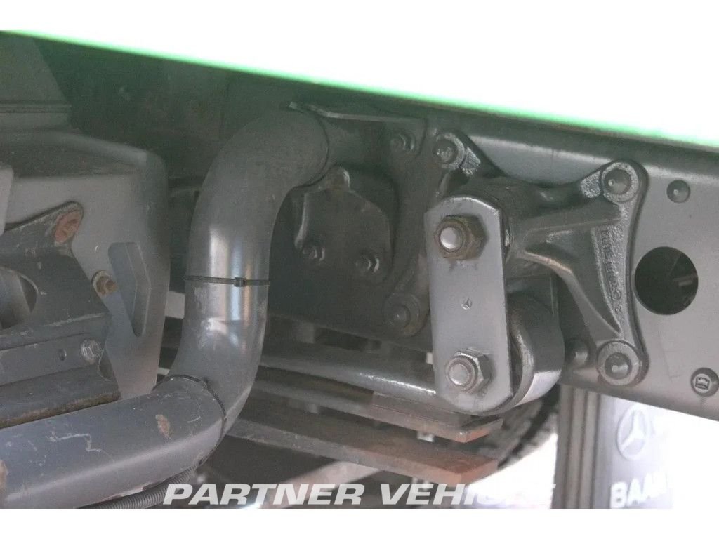 frontLeft : Mercedes Atego 1018 Грузовик с кузовом-фургоном