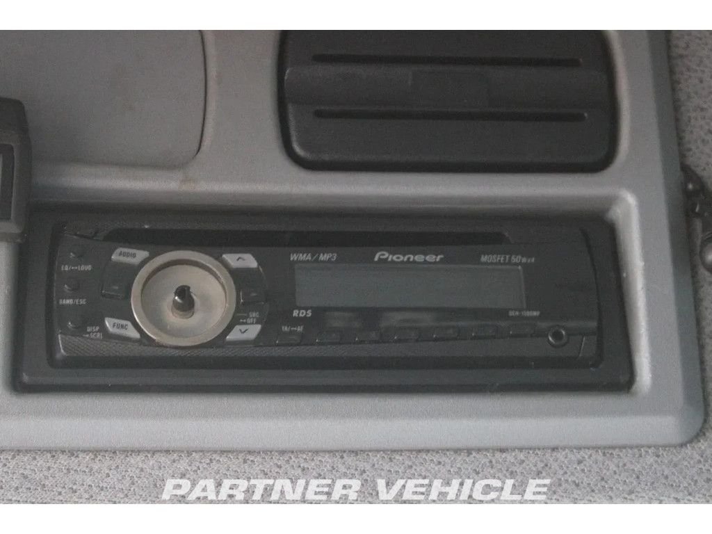 frontLeft : Mercedes Atego 1018 Грузовик с кузовом-фургоном