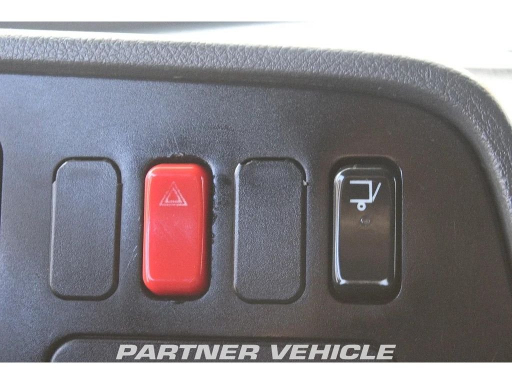 frontLeft : Mercedes Atego 1018 Грузовик с кузовом-фургоном