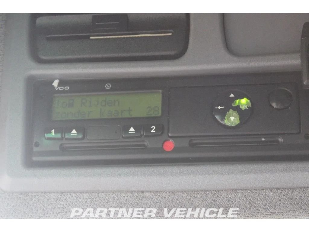 frontLeft : Mercedes Atego 1018 Грузовик с кузовом-фургоном