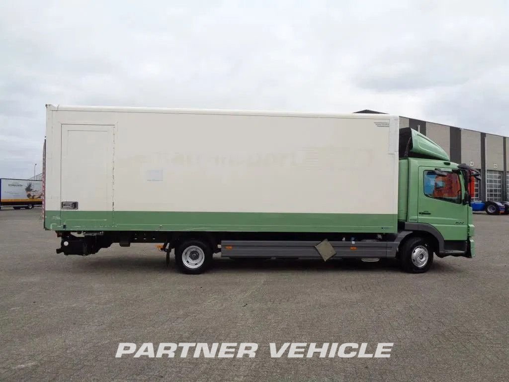 frontLeft : Mercedes Atego 822 Грузовик с кузовом-фургоном