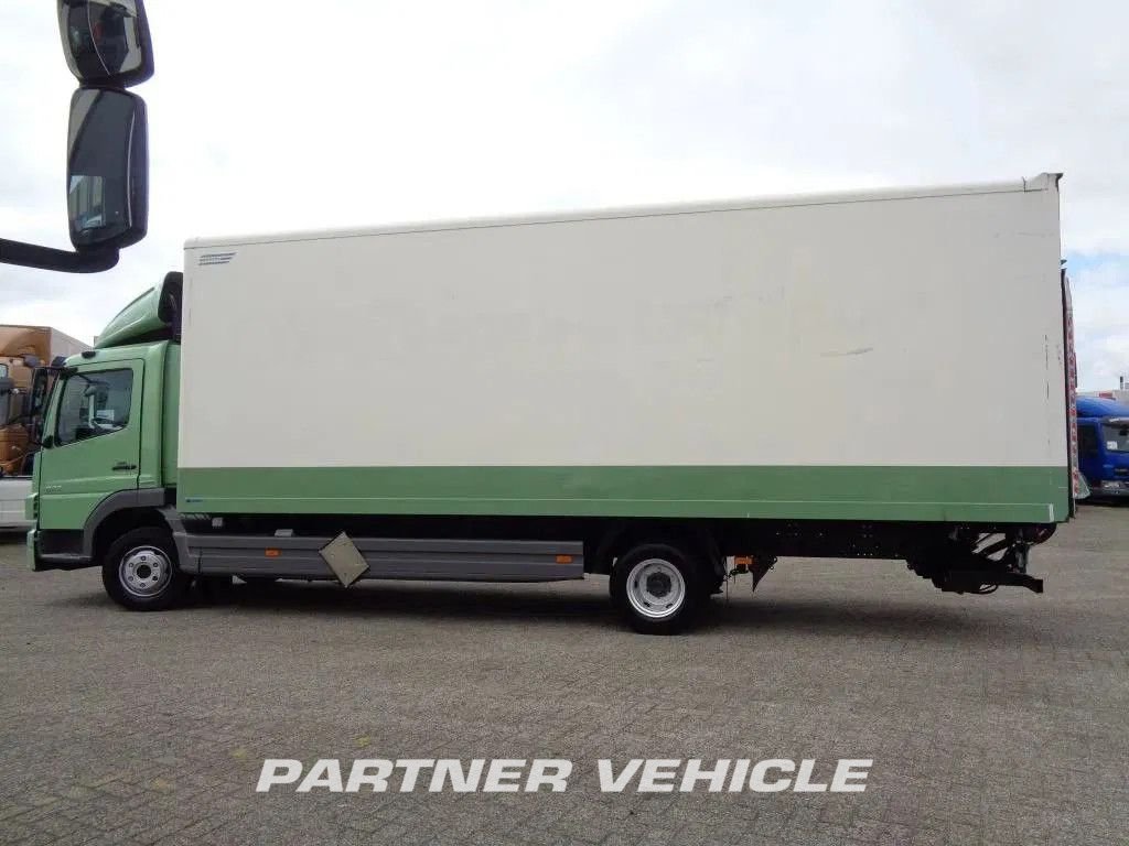 frontLeft : Mercedes Atego 822 Грузовик с кузовом-фургоном