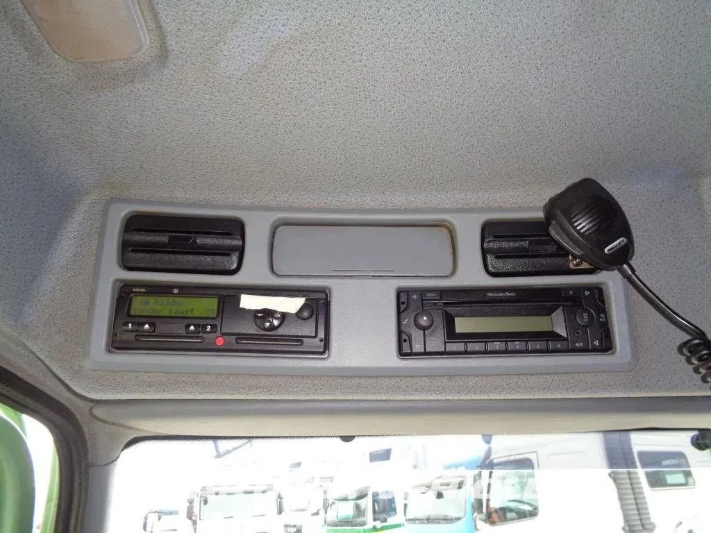 frontLeft : Mercedes Atego 822 Грузовик с кузовом-фургоном