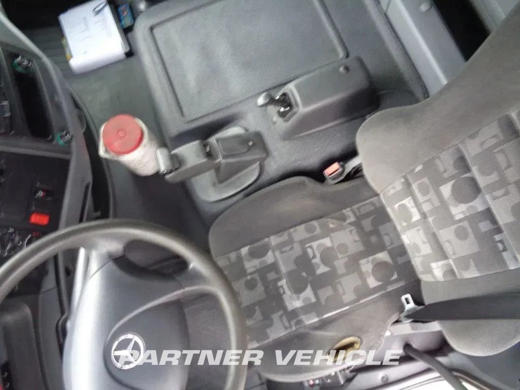 frontLeft : Mercedes Atego 822 Грузовик с кузовом-фургоном