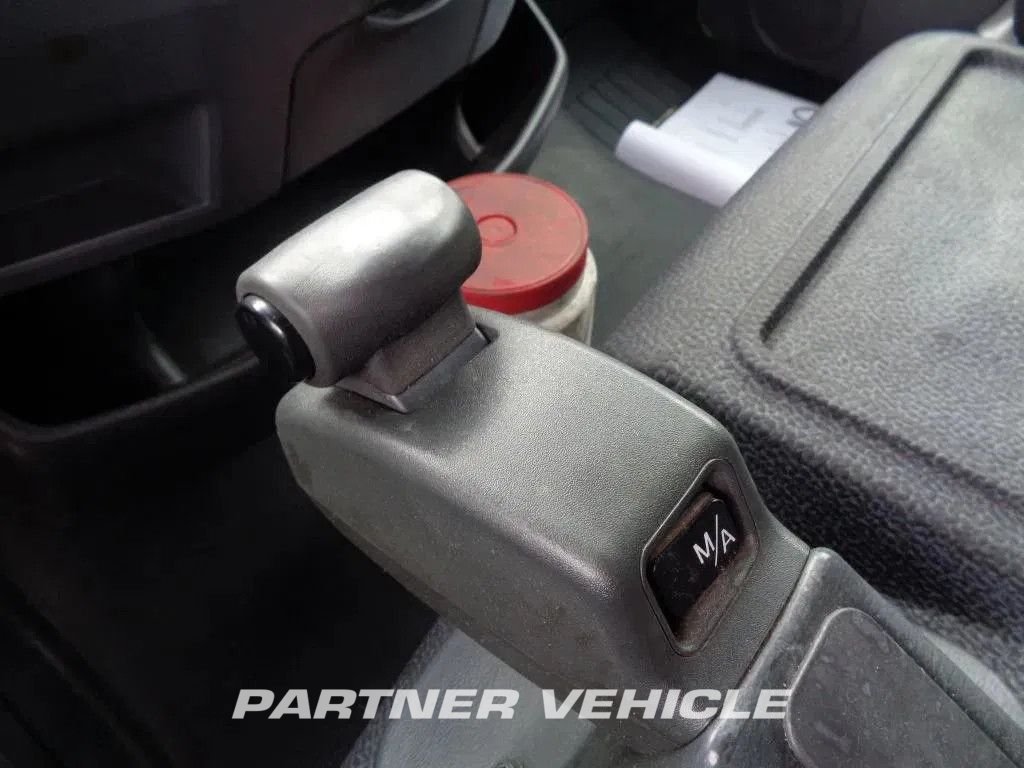 frontLeft : Mercedes Atego 822 Грузовик с кузовом-фургоном