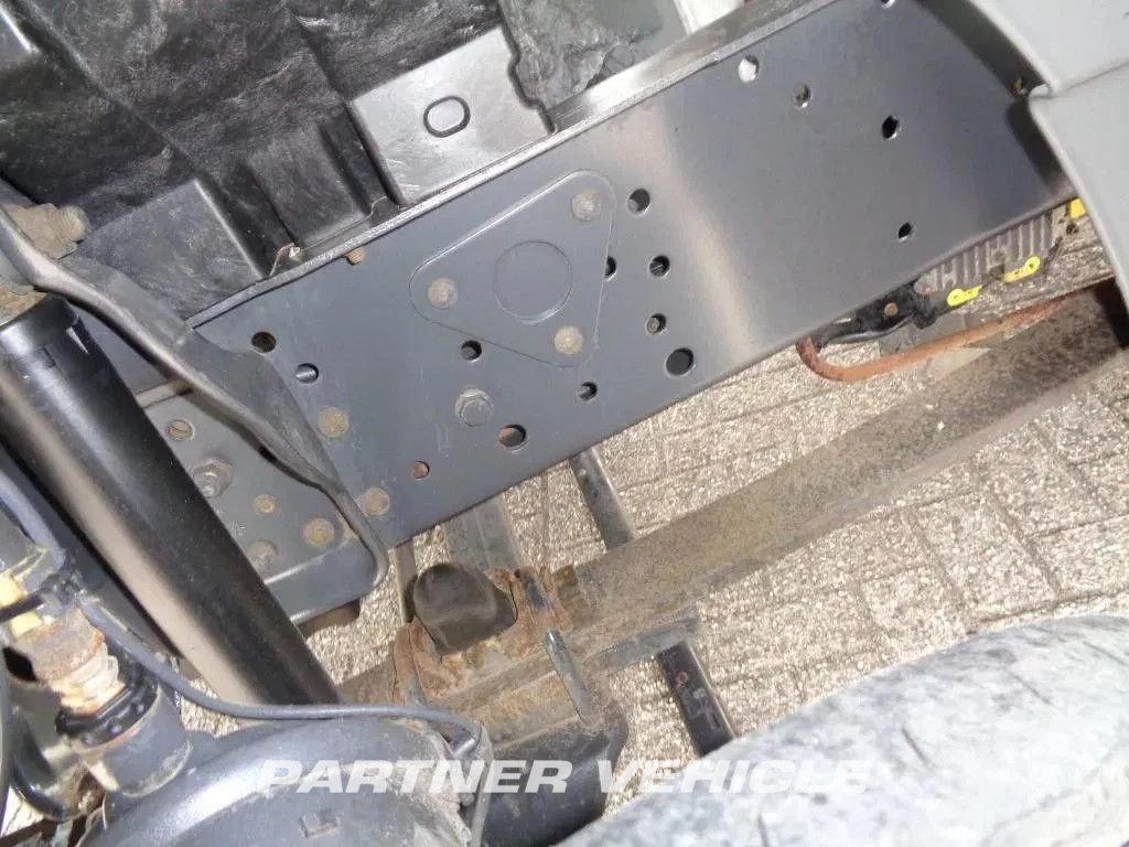 frontLeft : Mercedes Atego 822 Грузовик с кузовом-фургоном