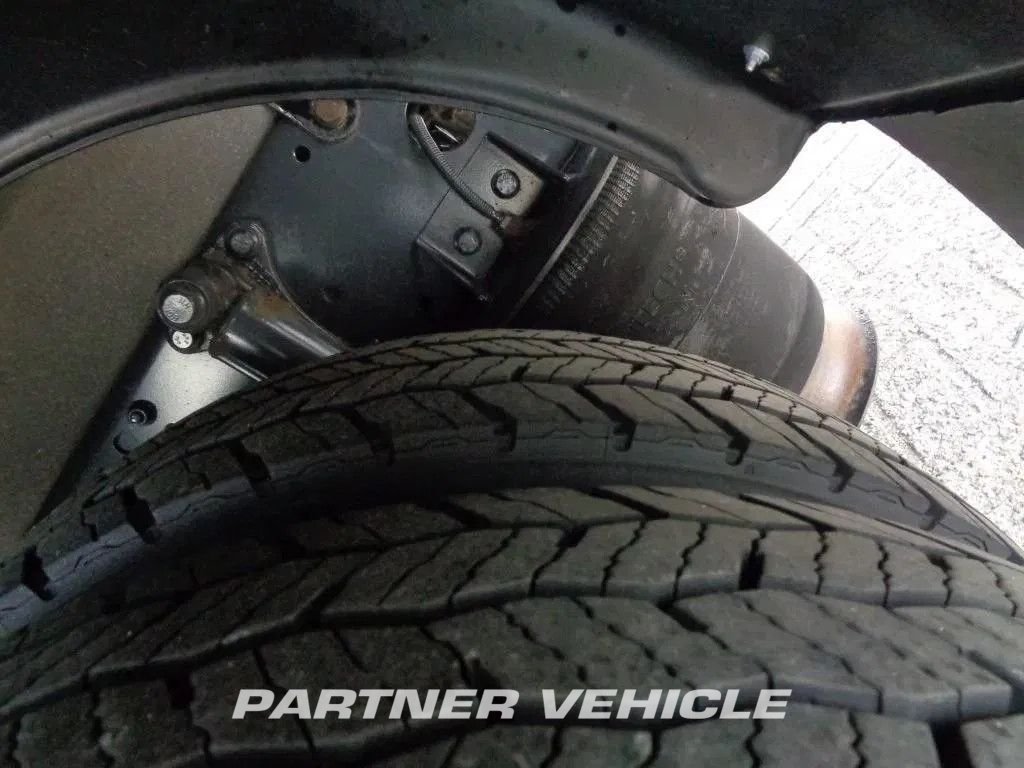 frontLeft : Mercedes Atego 822 Грузовик с кузовом-фургоном