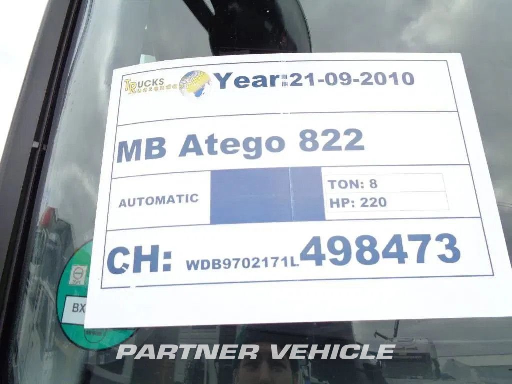 frontLeft : Mercedes Atego 822 Грузовик с кузовом-фургоном