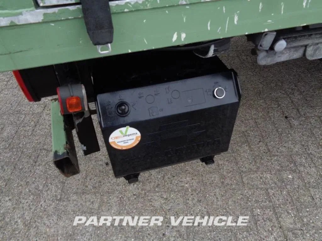 frontLeft : Mercedes Atego 822 Грузовик с кузовом-фургоном